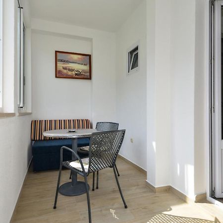Apartmani Dina Makarska Esterno foto