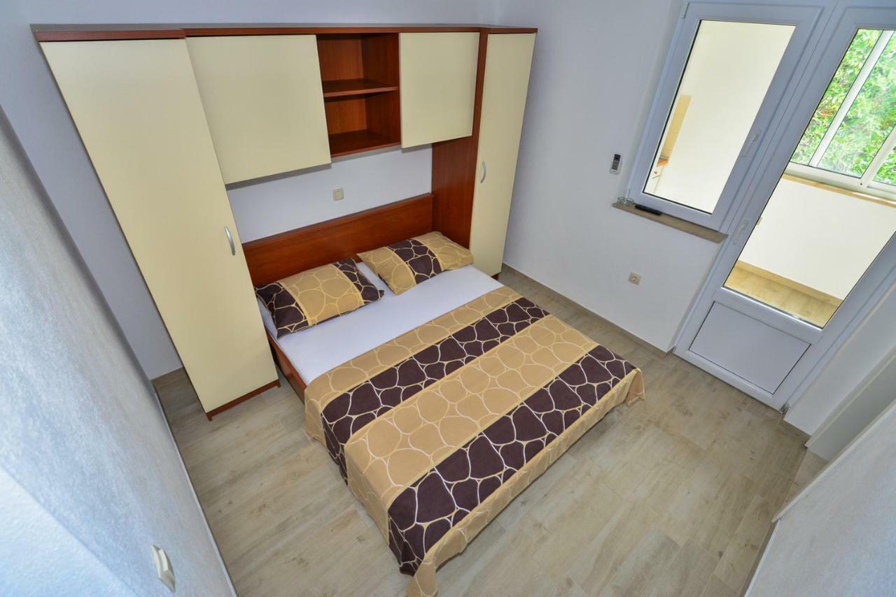 Apartmani Dina Makarska Esterno foto
