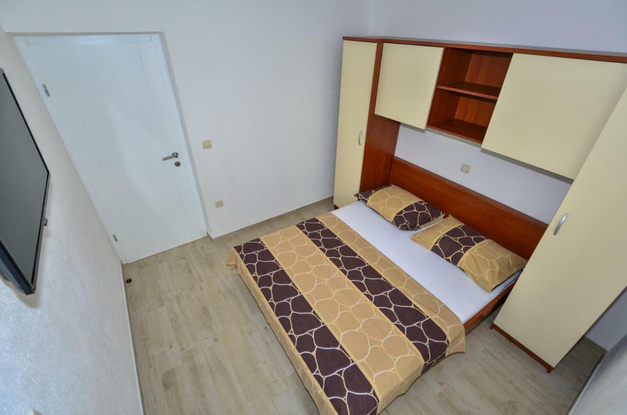 Apartmani Dina Makarska Esterno foto