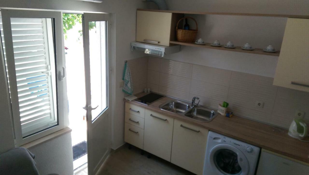 Apartmani Dina Makarska Esterno foto