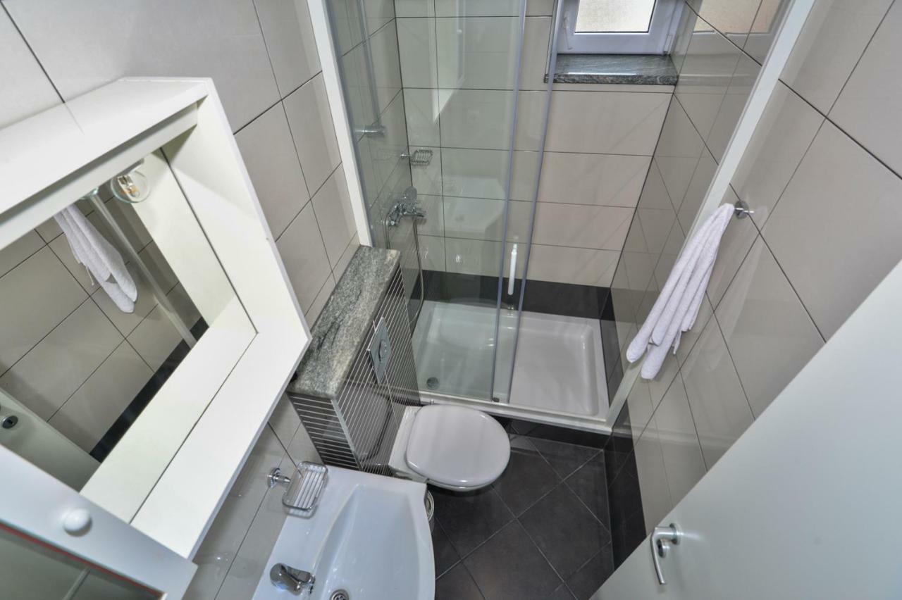 Apartmani Dina Makarska Esterno foto