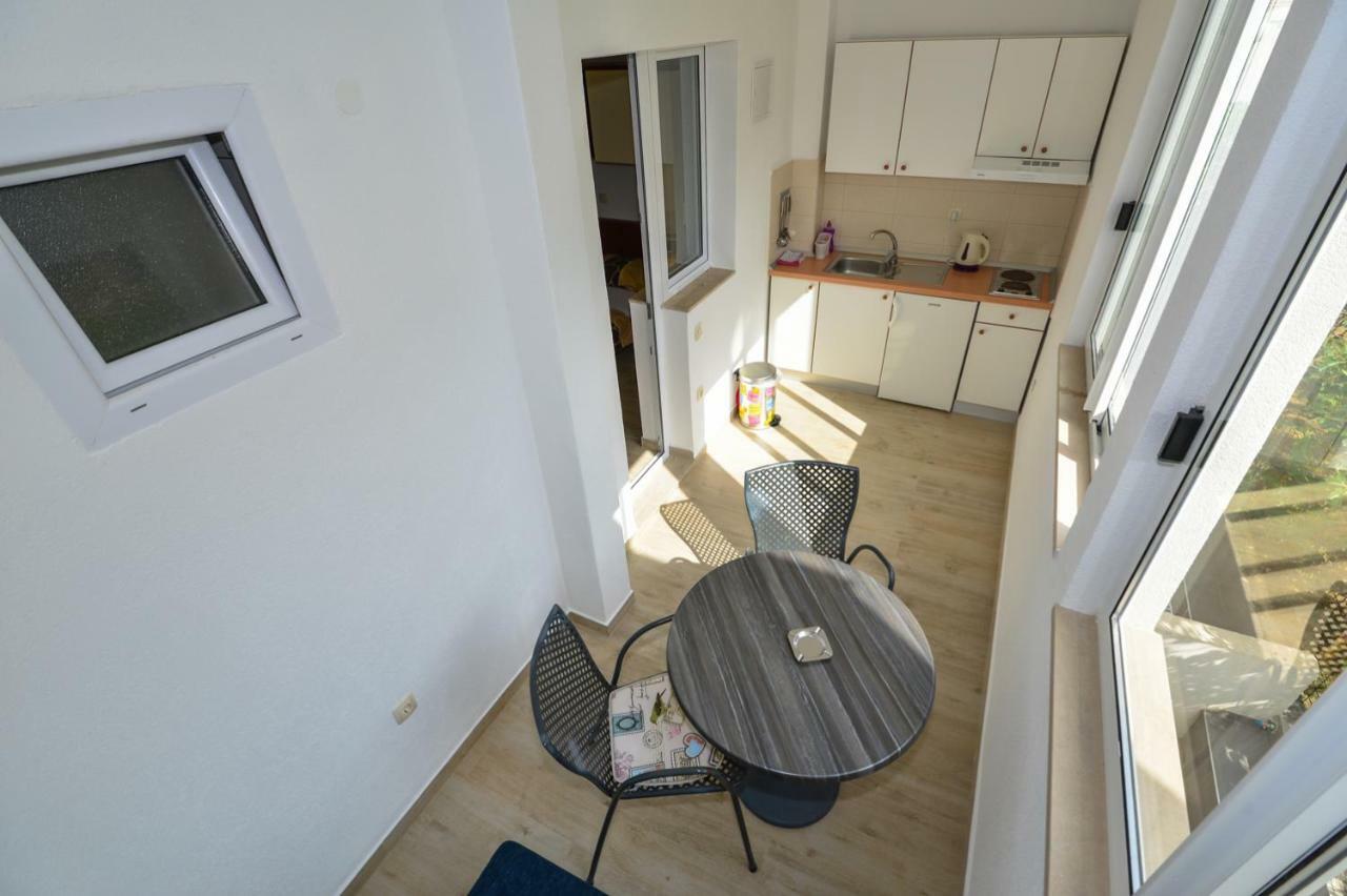 Apartmani Dina Makarska Esterno foto