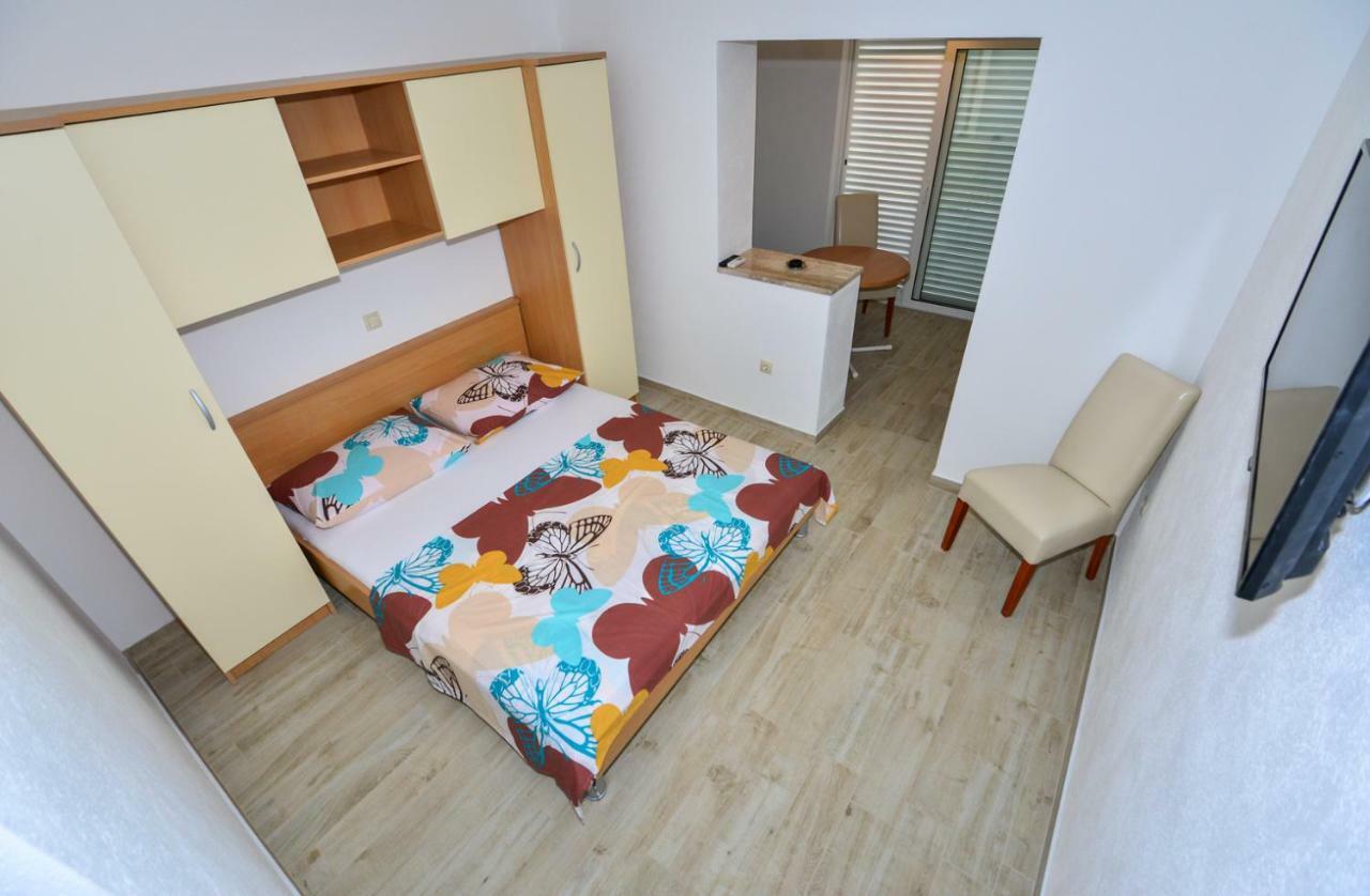 Apartmani Dina Makarska Esterno foto