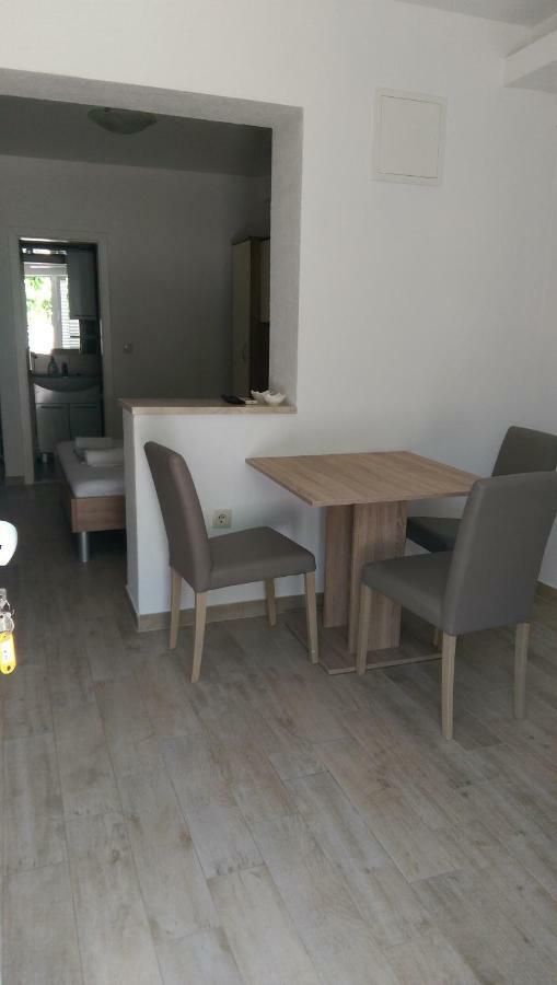 Apartmani Dina Makarska Esterno foto