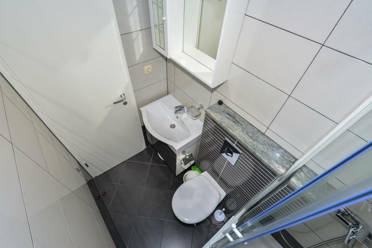 Apartmani Dina Makarska Esterno foto
