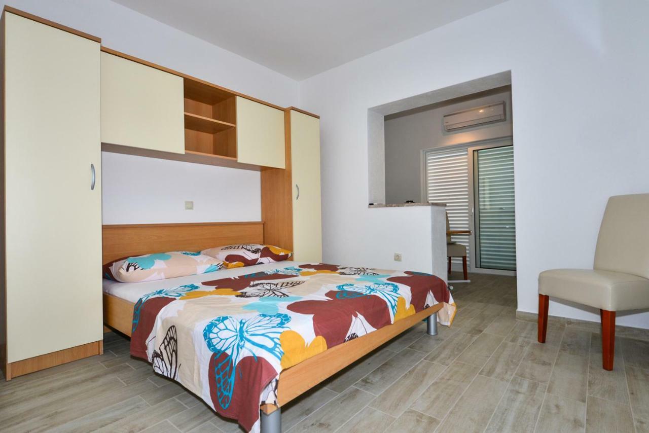 Apartmani Dina Makarska Esterno foto