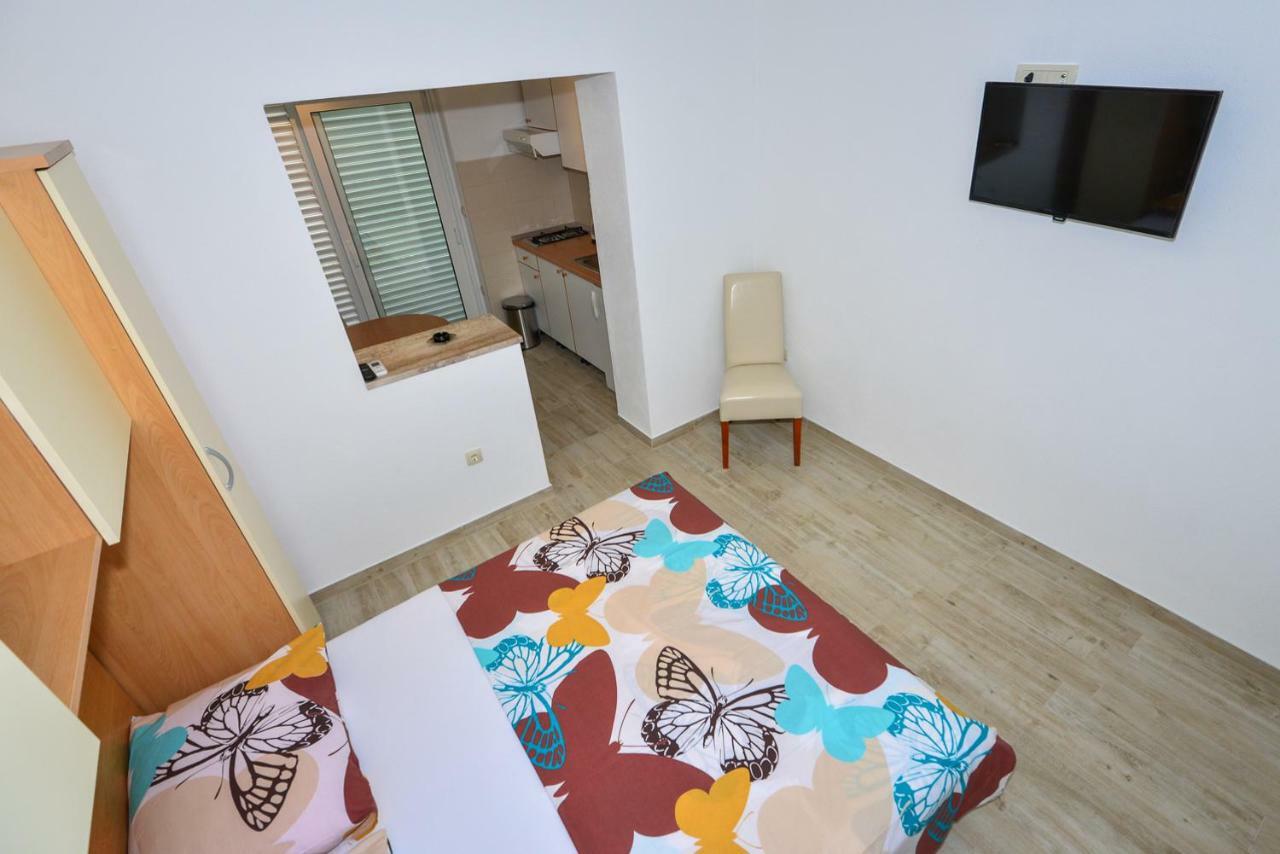 Apartmani Dina Makarska Esterno foto