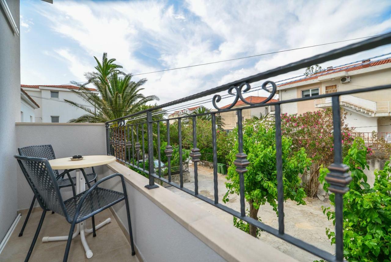 Apartmani Dina Makarska Esterno foto