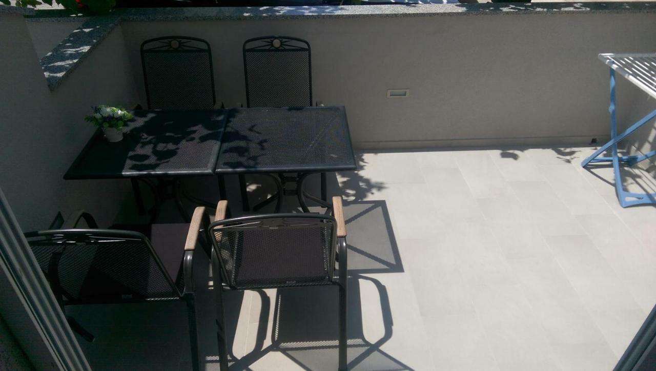 Apartmani Dina Makarska Esterno foto