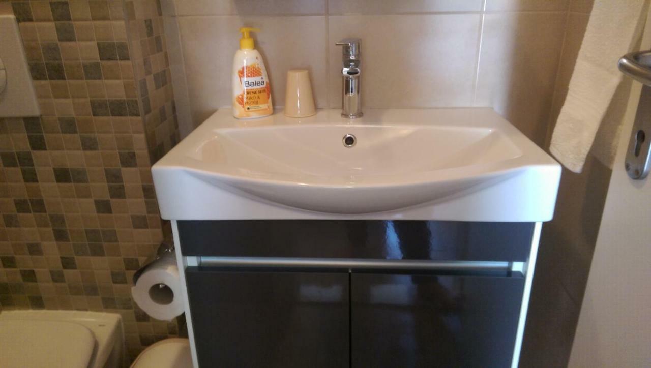 Apartmani Dina Makarska Esterno foto