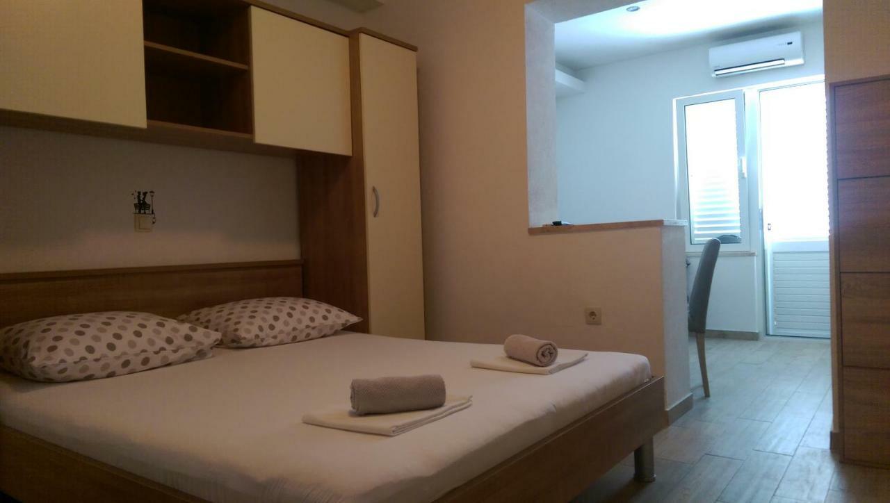 Apartmani Dina Makarska Esterno foto