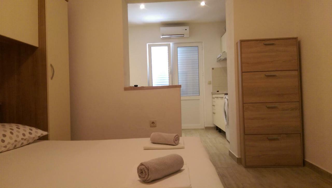 Apartmani Dina Makarska Esterno foto