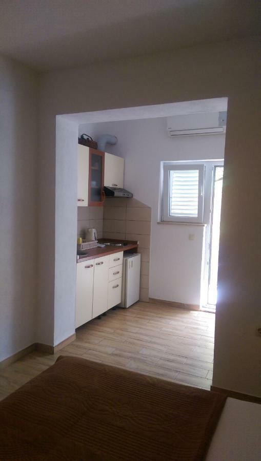 Apartmani Dina Makarska Esterno foto