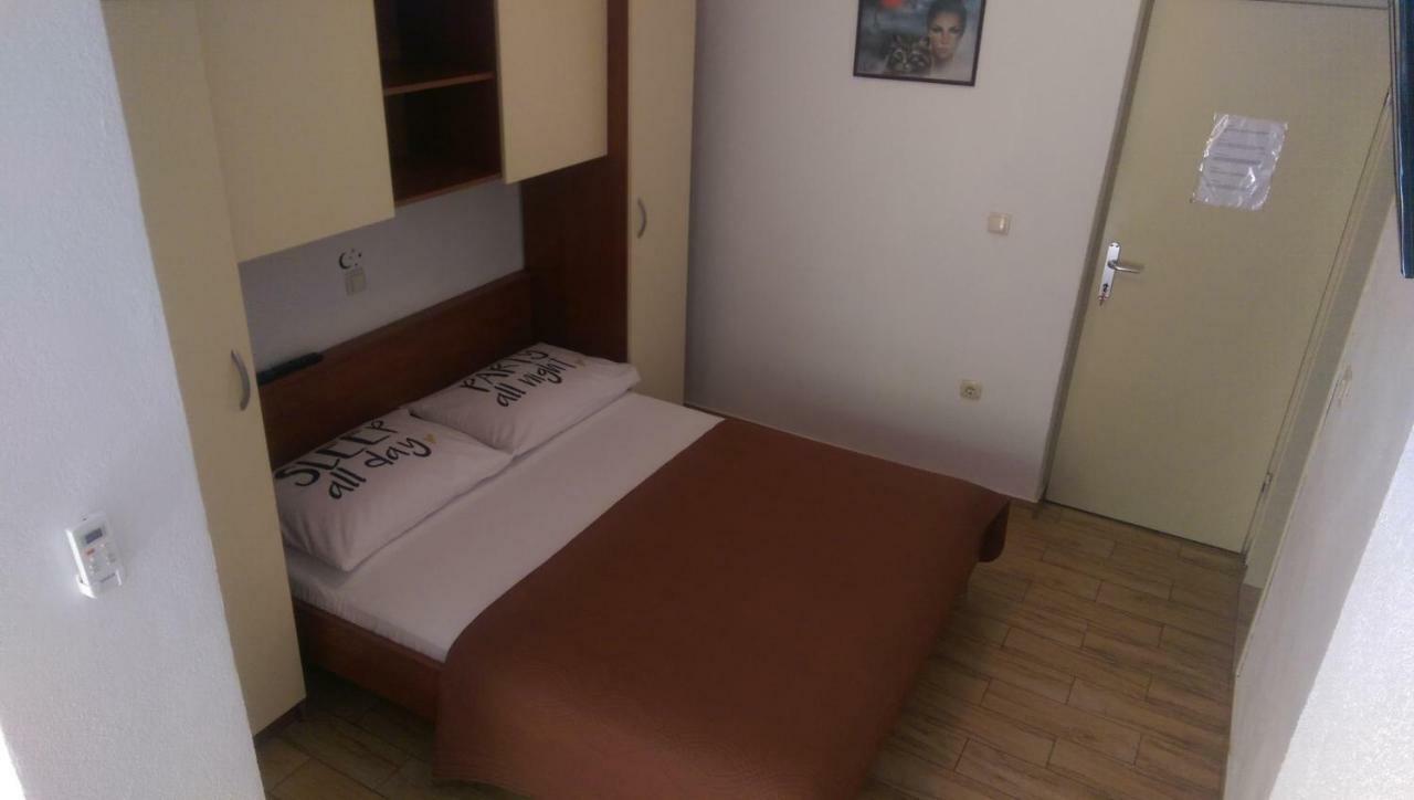 Apartmani Dina Makarska Esterno foto