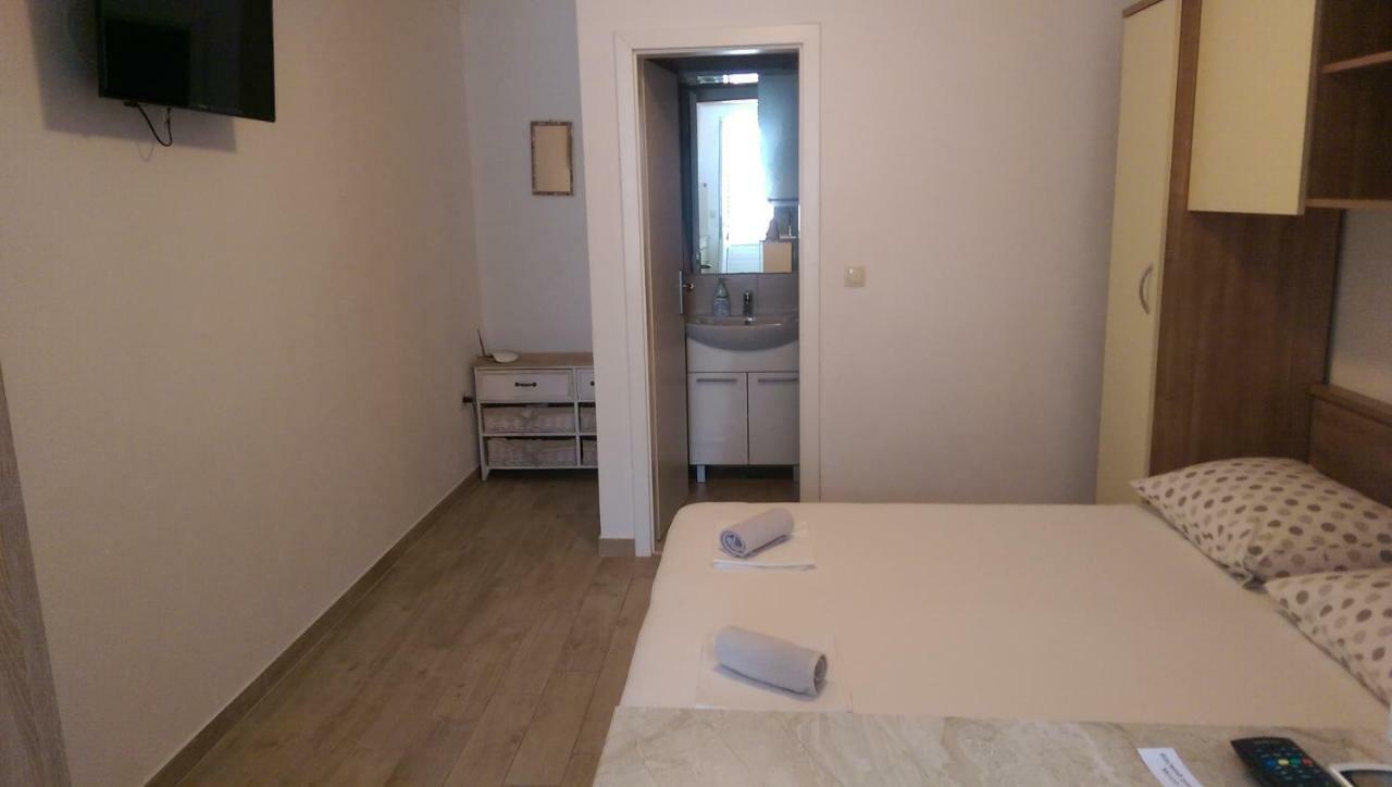 Apartmani Dina Makarska Esterno foto