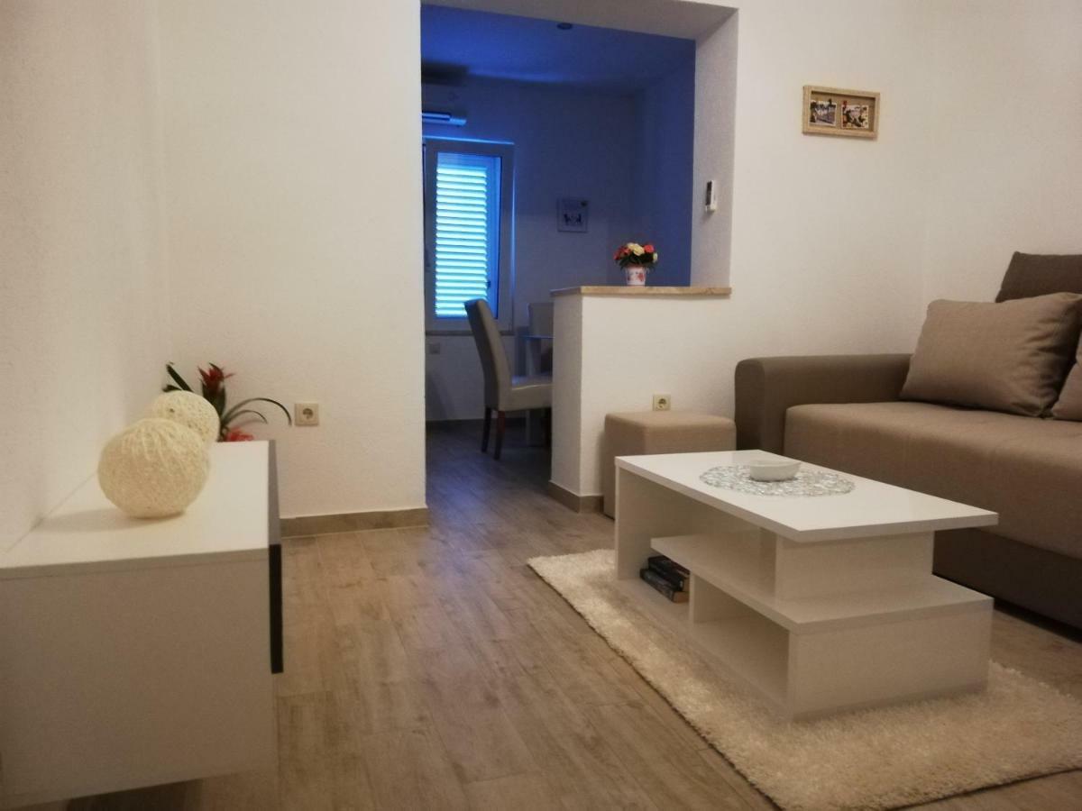 Apartmani Dina Makarska Esterno foto