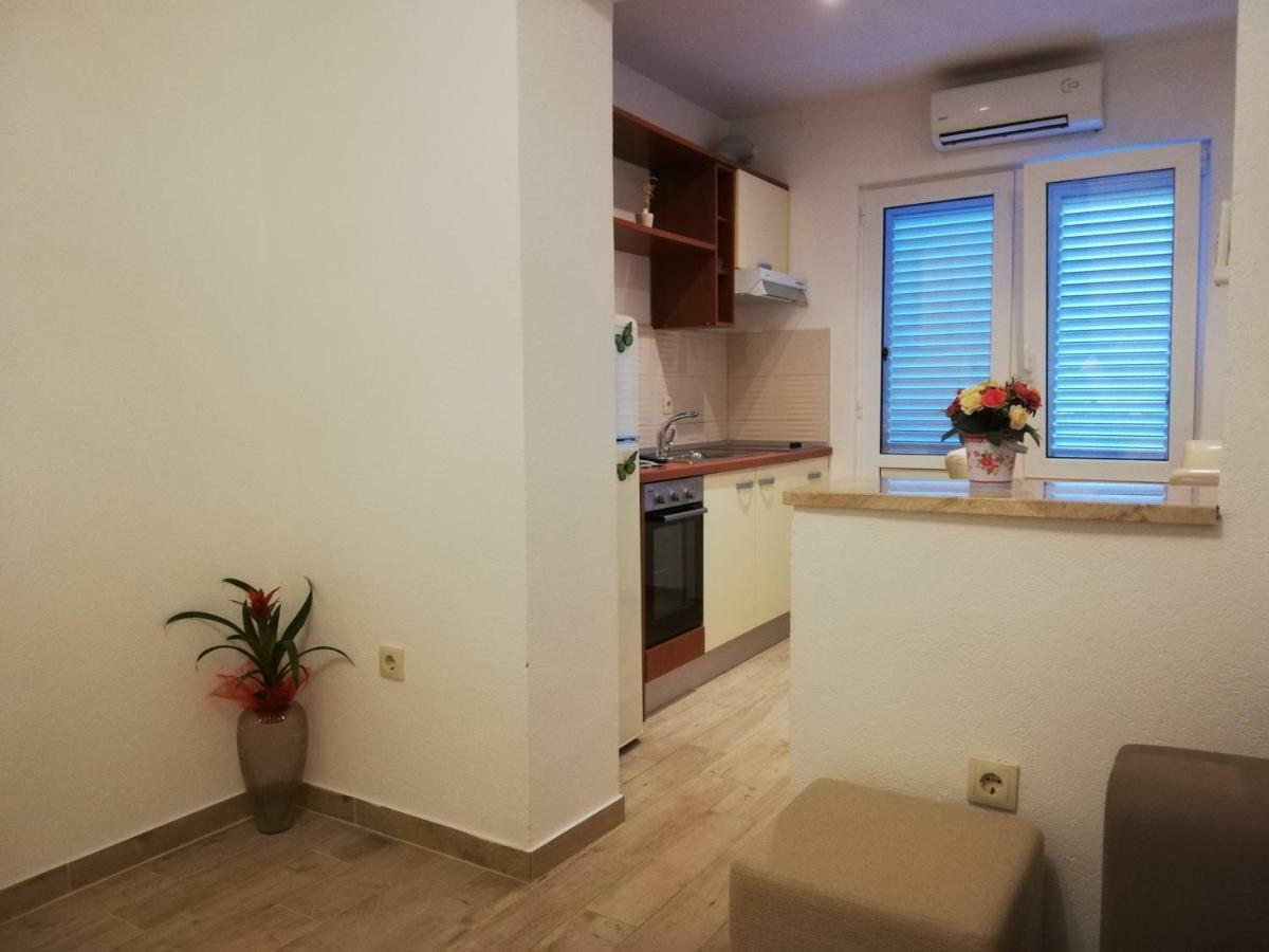 Apartmani Dina Makarska Esterno foto