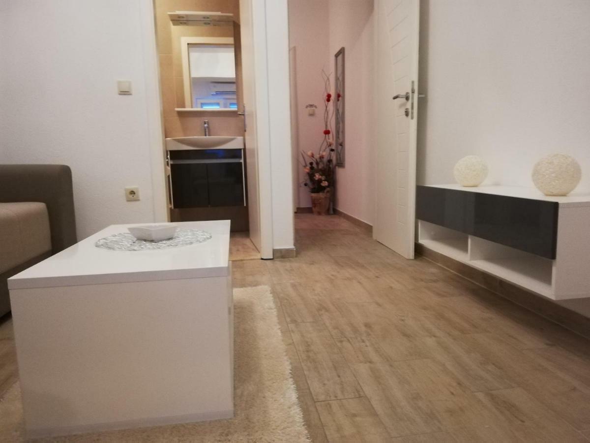 Apartmani Dina Makarska Esterno foto