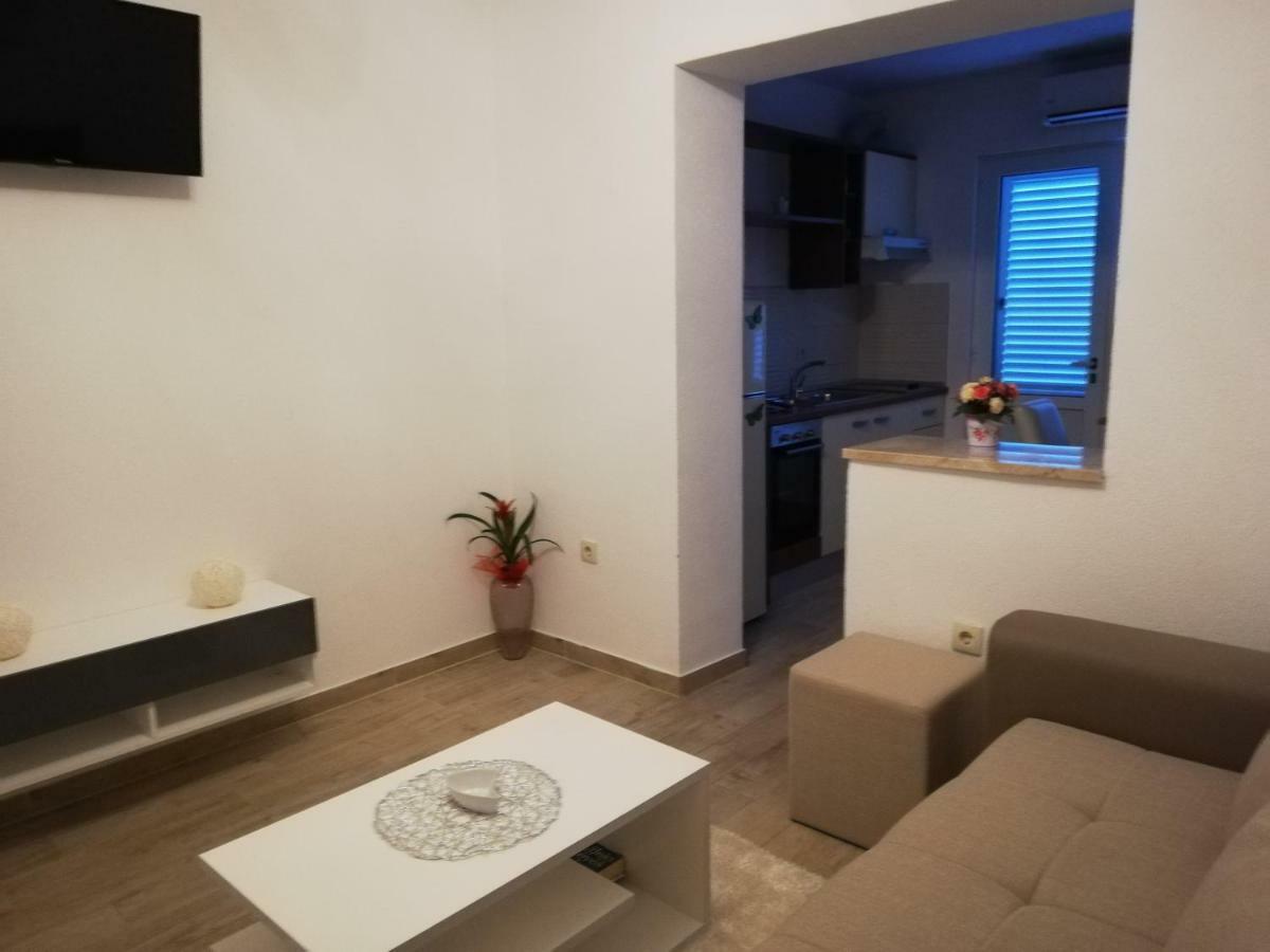 Apartmani Dina Makarska Esterno foto