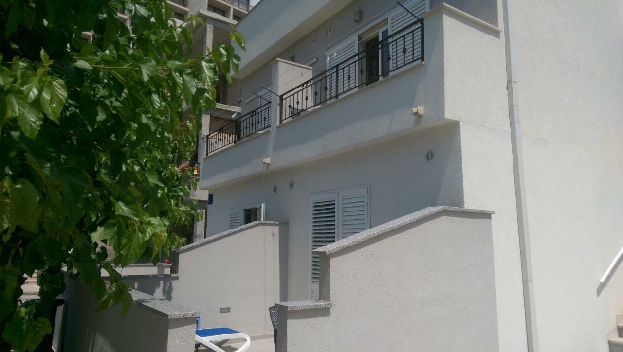 Apartmani Dina Makarska Esterno foto