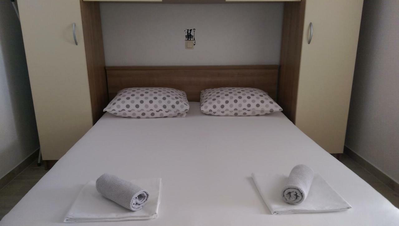 Apartmani Dina Makarska Esterno foto