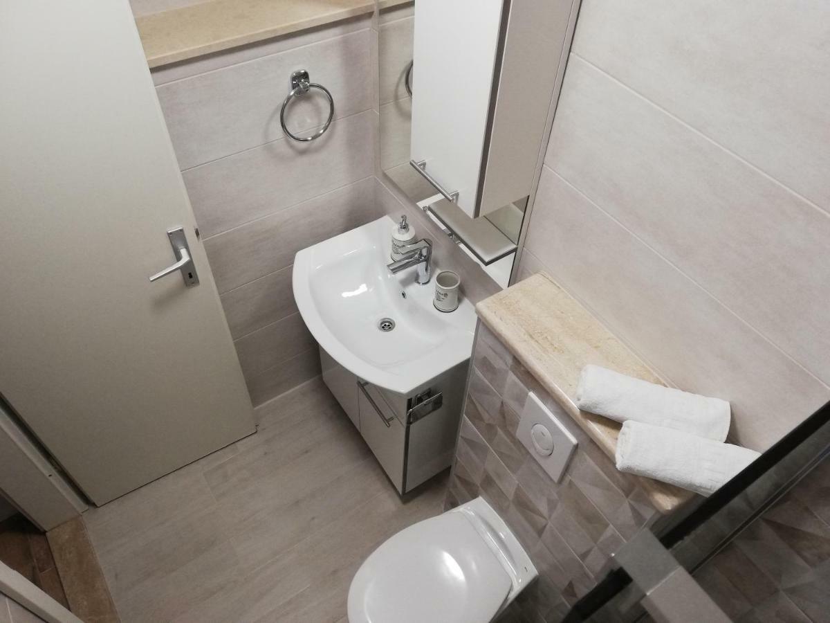 Apartmani Dina Makarska Esterno foto