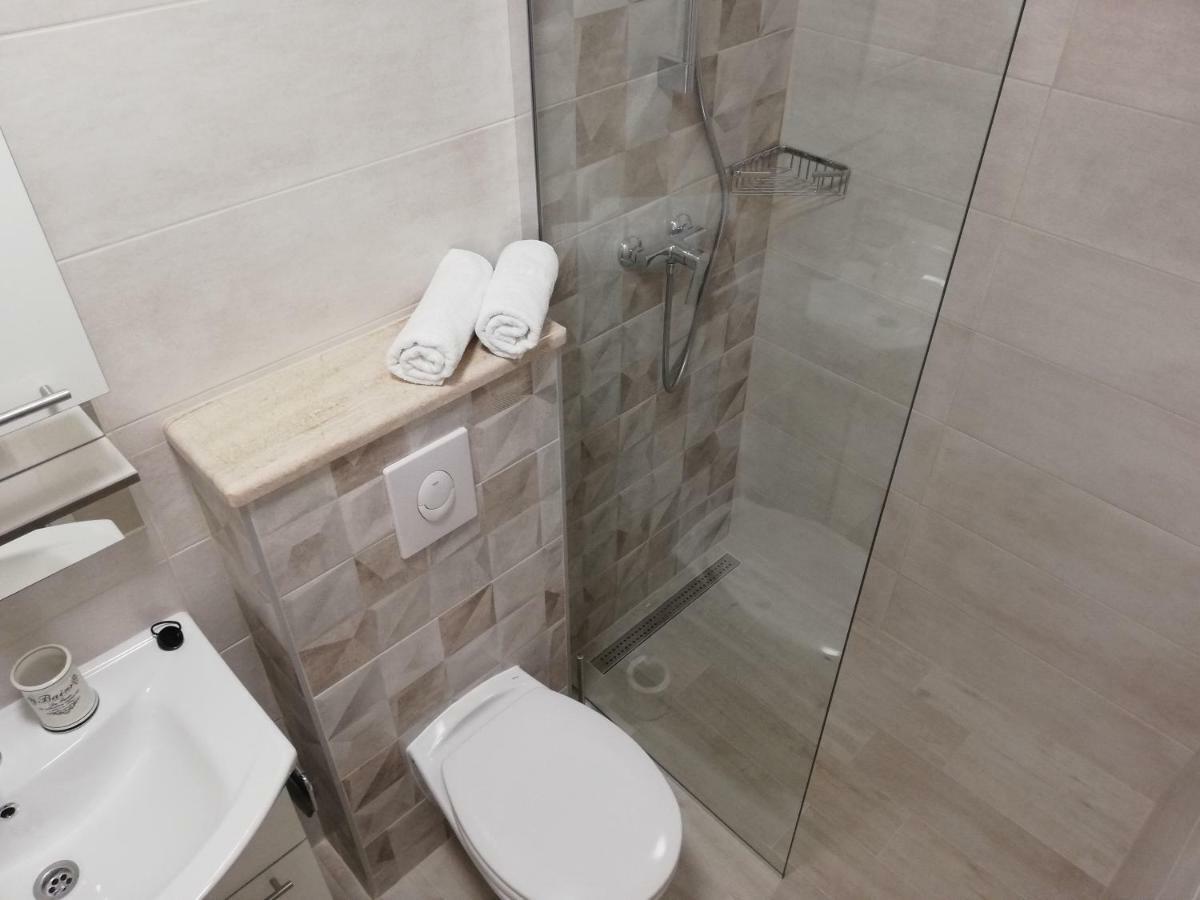 Apartmani Dina Makarska Esterno foto