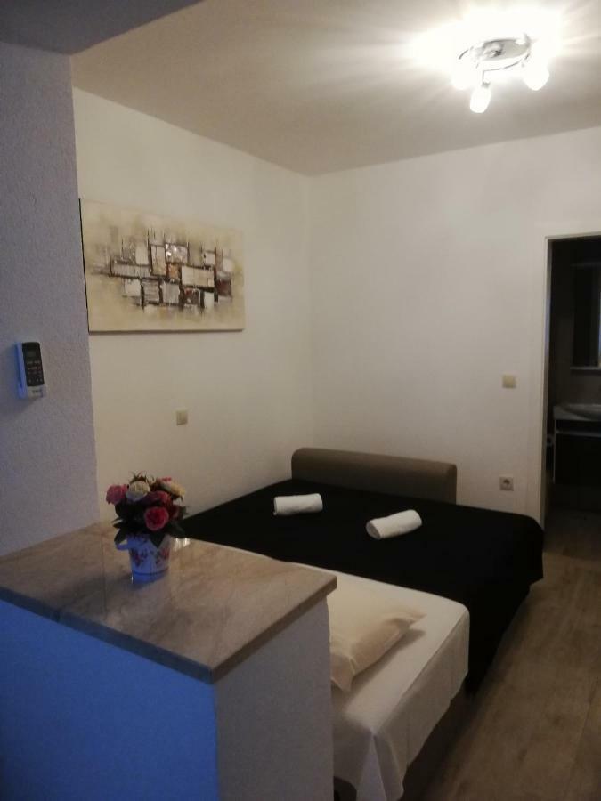Apartmani Dina Makarska Esterno foto