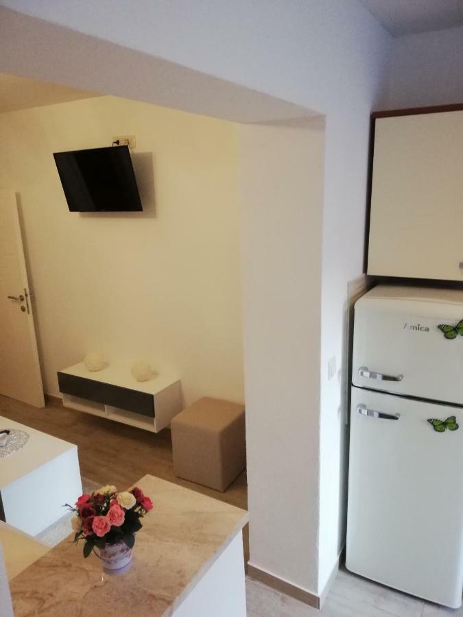 Apartmani Dina Makarska Esterno foto